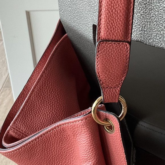 Melrose and Market rose/salmon pink shoulder bag with gold hoop detail - Picture 4 of 7